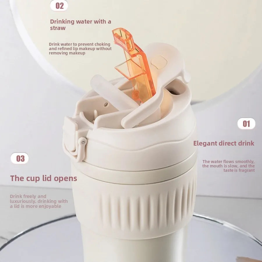 पुरुष र महिलाका लागि पोर्टेबल स्न्याप-अन ढक्कन भएको डबल-वाल भ्याकुम स्ट्र इन्सुलेटेड पानीको बोतल, बाहिरी प्रयोगको लागि उपयुक्त।