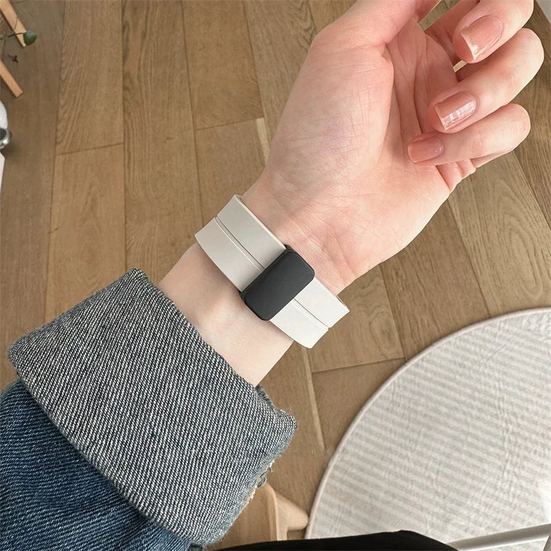 Starlight Silicone Magnetic Strap For Apple Watch Ultra2 9 8 7 SE 6 5 Correa Sports Band For iwatch 49mm 41mm 45mm 40 44 38 42